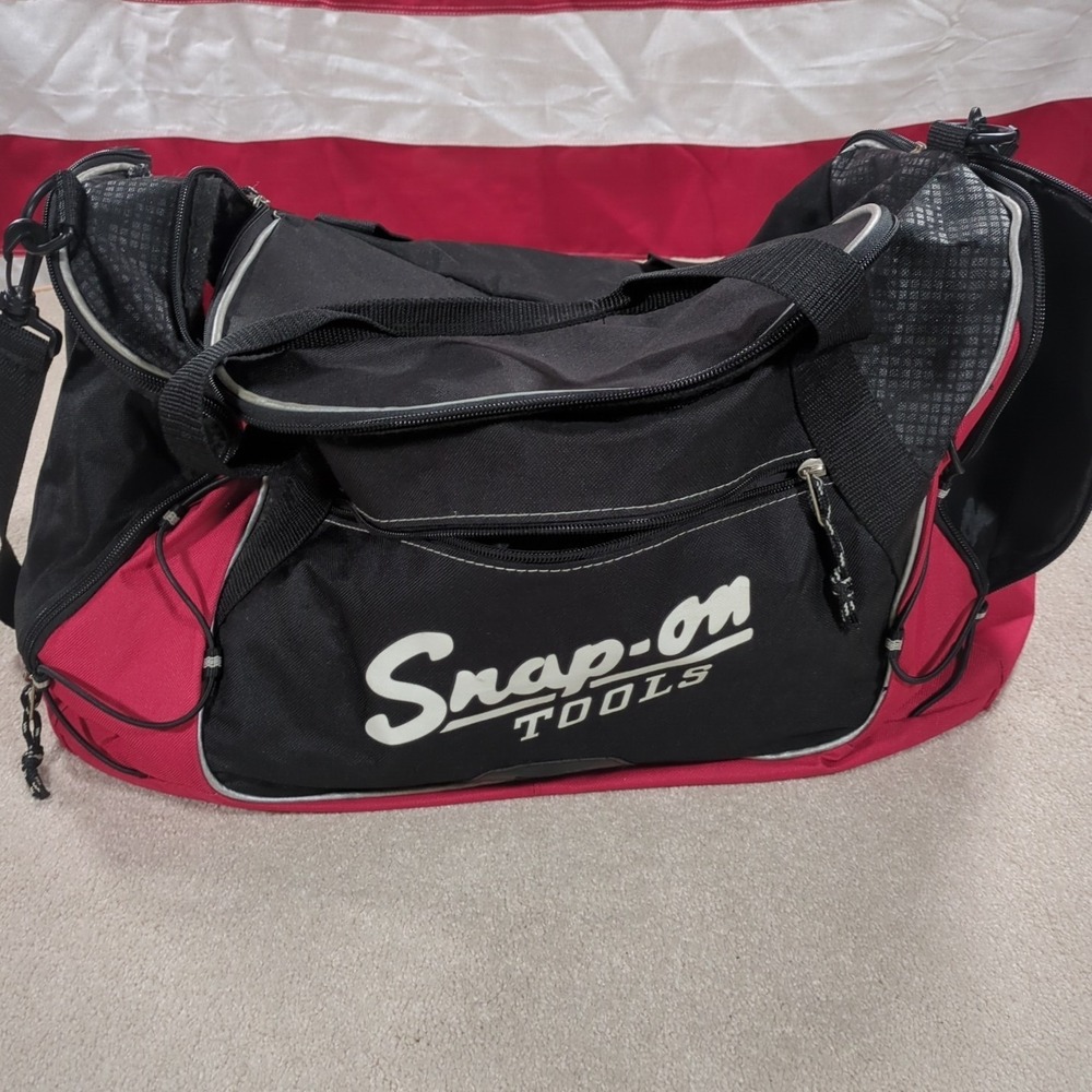 Snap-On Tools Duffle Style Gym Track Travel Bag Carry On Red/Black 20x10x10